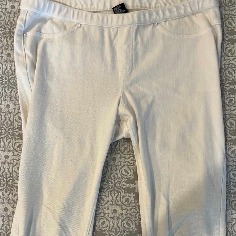 HUE White Ankle Cropped Pants Relaxed Fit
